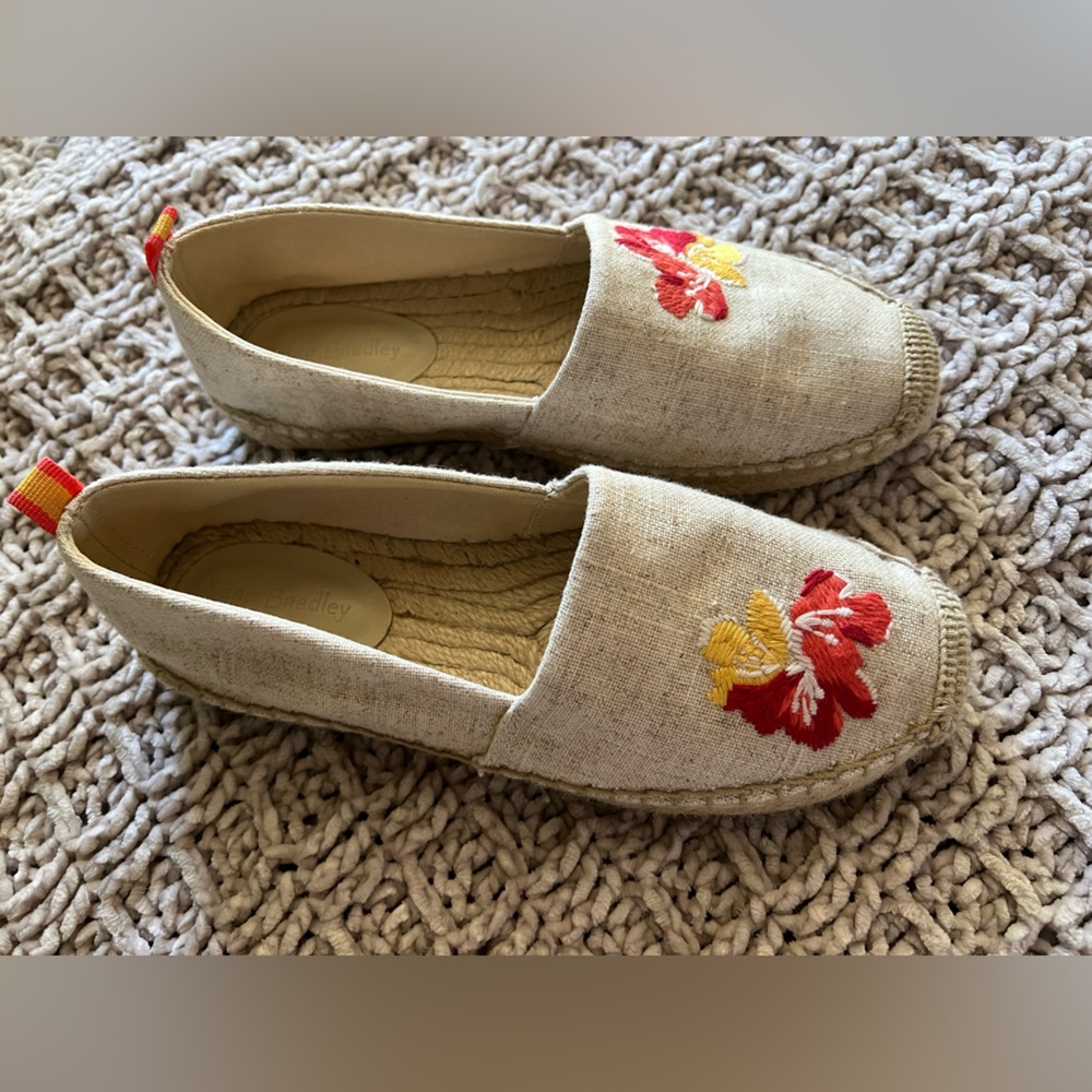 Vera Bradley Dune Embellished Espadrille Sz 8 Embroidered Floral Hibiscus Flats